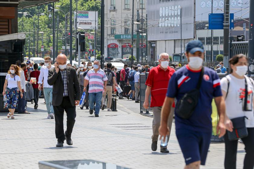 İstanbul'da sokaklar kalabalık