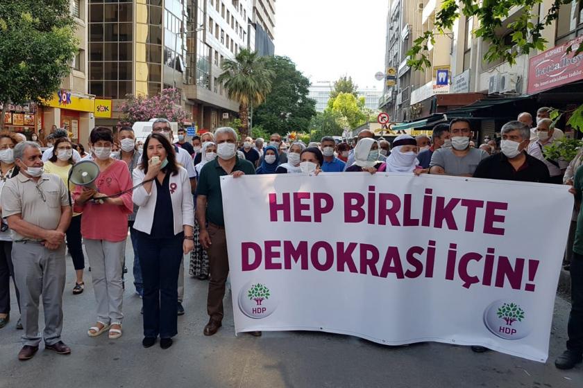 HDP'nin 'Darbeye Karşı Demokrasi Yürüyüşü'nün İzmir kolu yola çıktı.