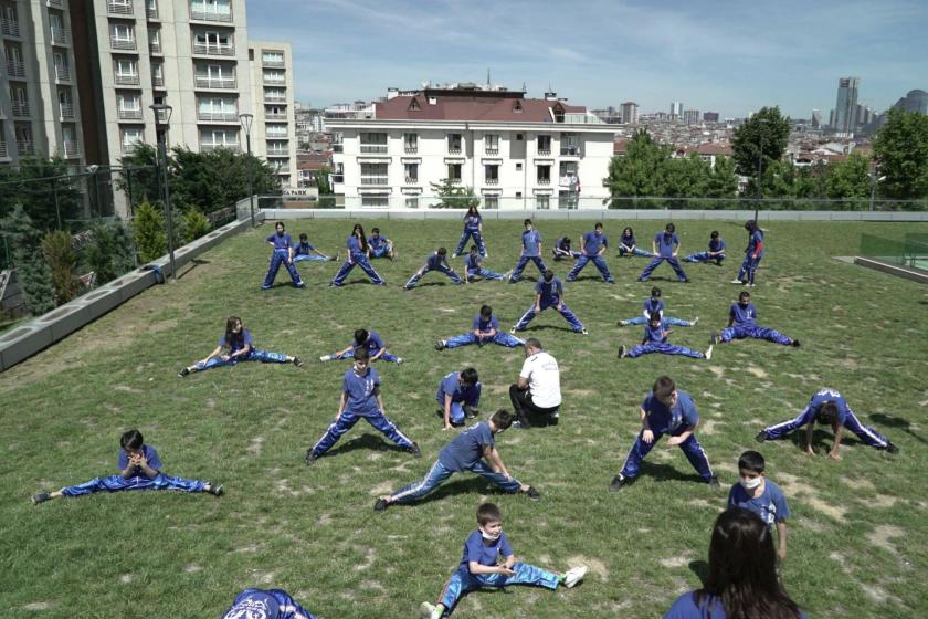 İstanbul Bağcılar'da wushu antremanı yapan çocuklar