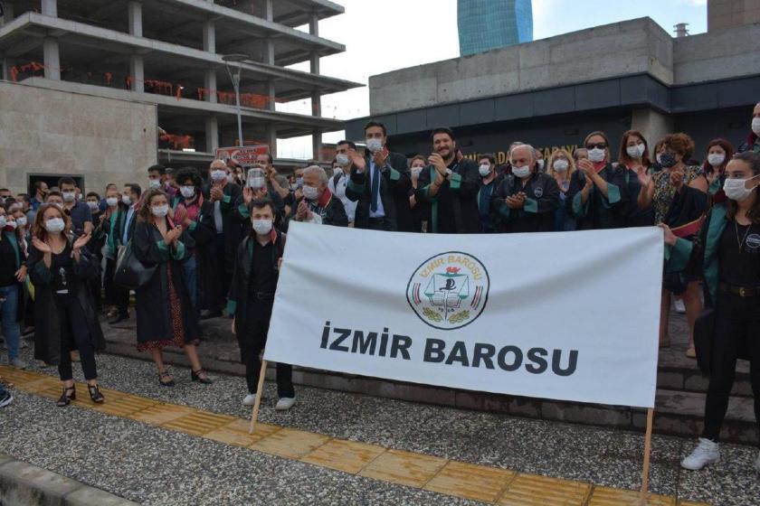 İzmir Barosu üyeleri basın açıklaması düzenledi | 