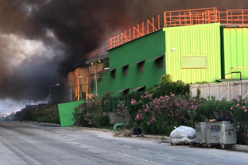 Adana'da bir nişasta fabrikasında yangın çıktı.