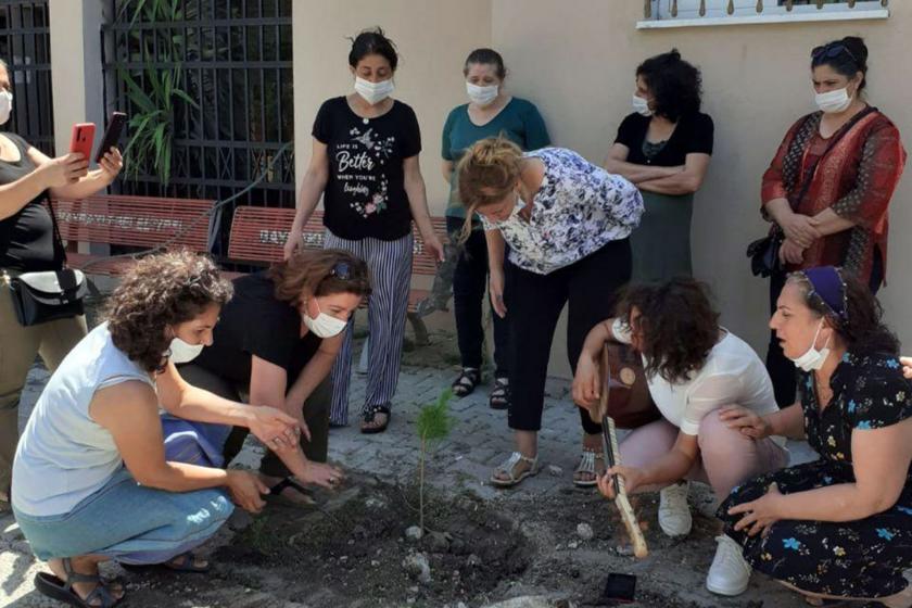 İzmir'de alevi kadınlar, Sivas Katliamı'nda katledilenler için fidan dikti