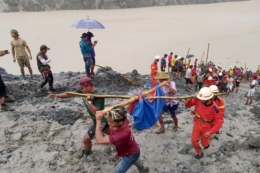 Myanmar'da heyelan altında kalan madencileri arama kurtarma çalışmaları