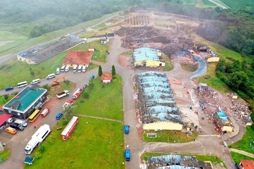 Sakarya'da havai fişek fabrikasındaki arama çalışmaları yeniden başladı