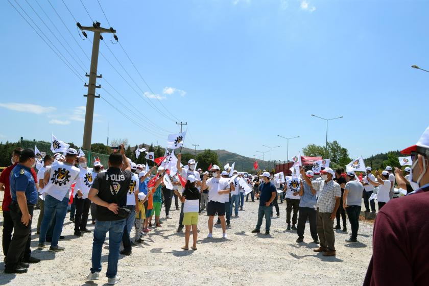 Alacakları için eylem yapan Yörsan işçileri