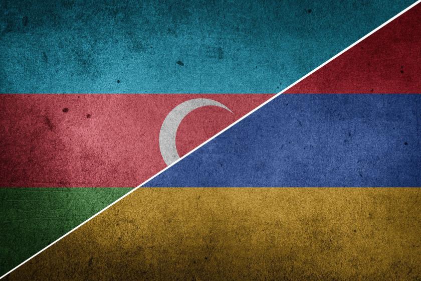 Azerbaycan ve Ermenistan bayrakları