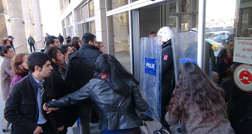 Avukatlar adliye girişinde aranmalı mı?