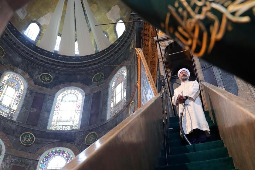 Diyanet İşleri Başkanı Ali Erbaş fetih kılıcıyla Ayasofya'da hutbe verirken