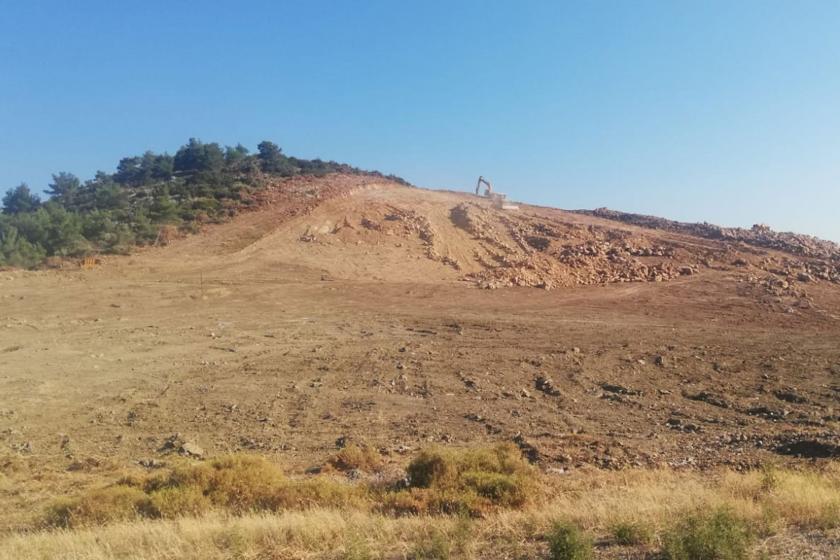 Karaburun Küçükbahçe Mahallesinde Güneş Enerji Santrali inşaatında ağaç kesimleri yapıldı.