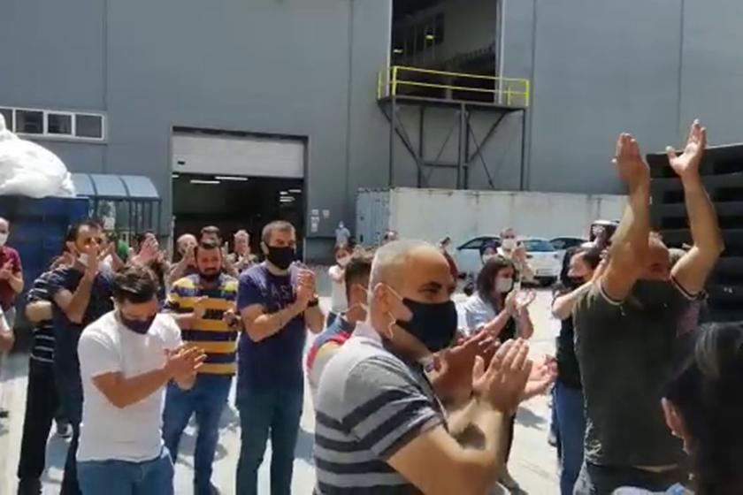 İstanbul Tuzla'da bulunan CPS otomotiv tekstil fabrikasında patronun toplu sözleşmeye yanaşmaması üzerine işçiler yaptıkları eylemle fabrikaya grev kararını asarken.