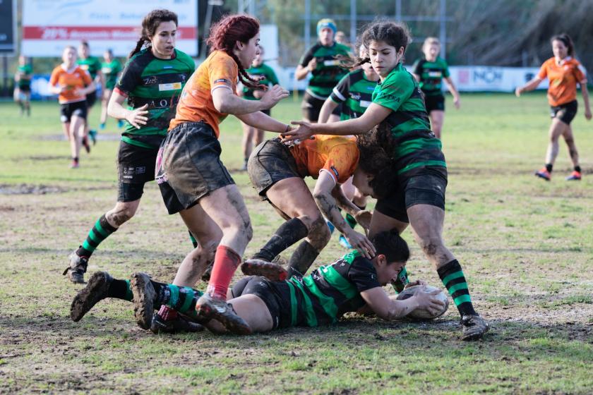 rugby oynayan kadınlar