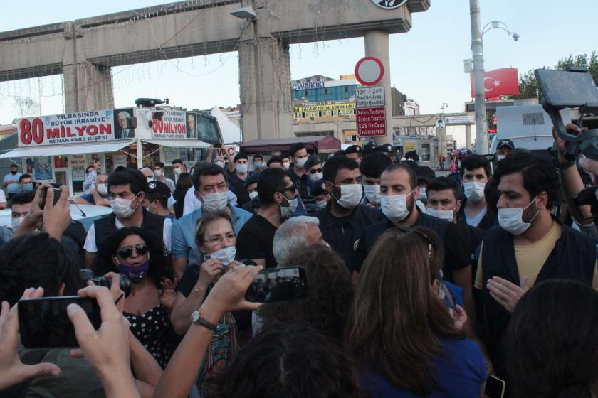 Polisler HDP'lileri engelliyor