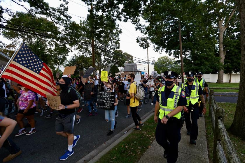 Long Island'da ırkçılık protestosu