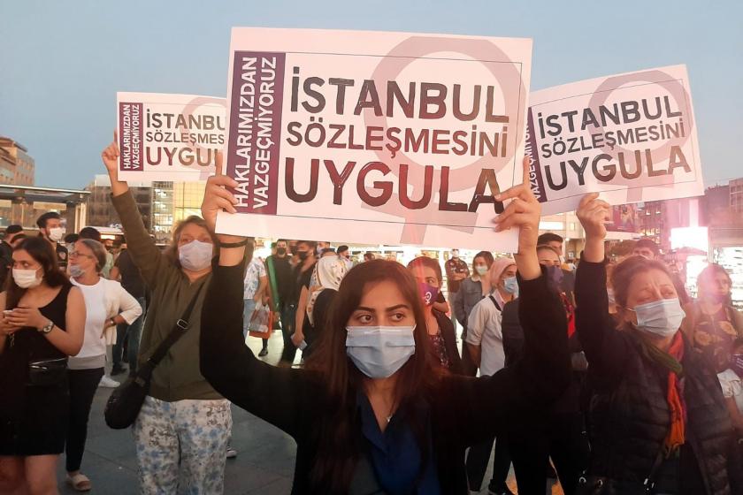 TBMM'nin açıldığı gün İstanbul Kadıköy'de eylem yapan kadınlar 'Takipteyiz! İstanbul Sözleşmesi’ni uygulatacağız!' dedi.