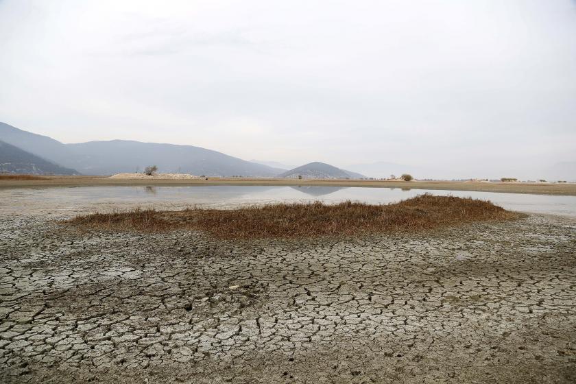 Kurumuş, çatlamış toprak