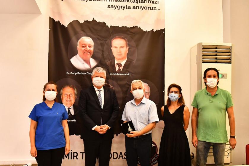 İzmir Büyükşehir Belediye Başkan Vekili Mustafa Özuslu, İzmir Tabip Odası Yönetim Kurulu Başkanı Op. Dr. Lütfi Çamlı'yı ziyaret etti.