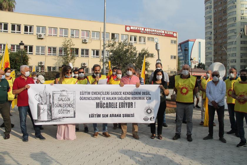 Eğitim Sen Adana Şubesi üyelerinin basın açıklaması