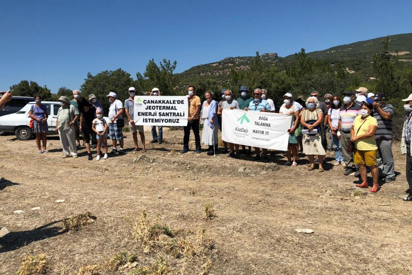 Çanakkale Ayvacık Büyükhusun köyü yakınlarında yapılmak istenen jeotermal tesisine karşı yöre halkı ve yaşam savunucuları eylem yaparken.