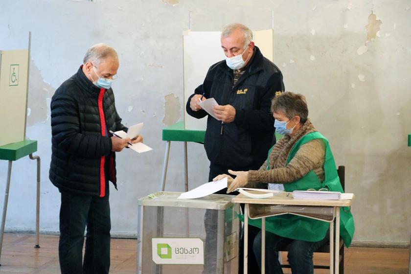 Gürcistan'da oy kullanma işlemi