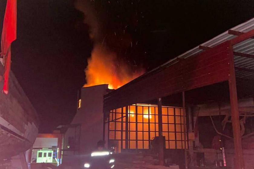 Muğla Bodrum'da tekne yapım atölyesinde yangın çıktı, 1 işçi yaşamını yitirdi