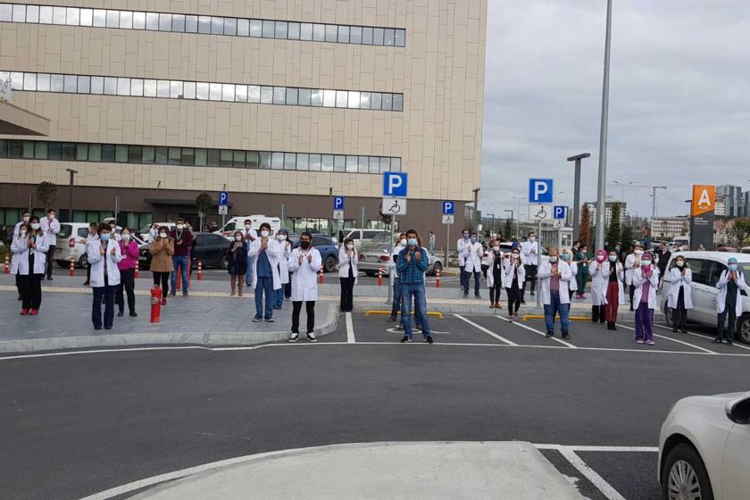 Sağlık emekçileri, Başakşehir Çam ve Sakura Şehir Hastanesi önünde eylem yaptı