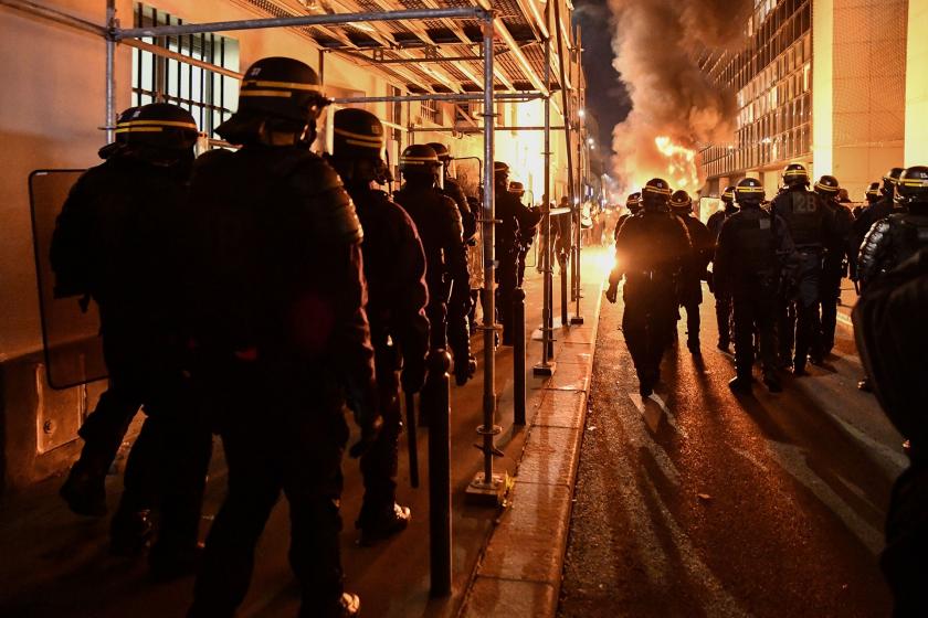 Fransa’da tepkilere neden olan polis yasası yeniden yazılacak