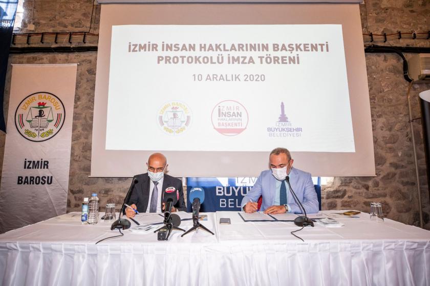 İzmir Büyükşehir Belediyesi ile İzmir Barosu arasında 'İzmir İnsan Haklarının Başkenti' projesinin protokolü imzalanırken.