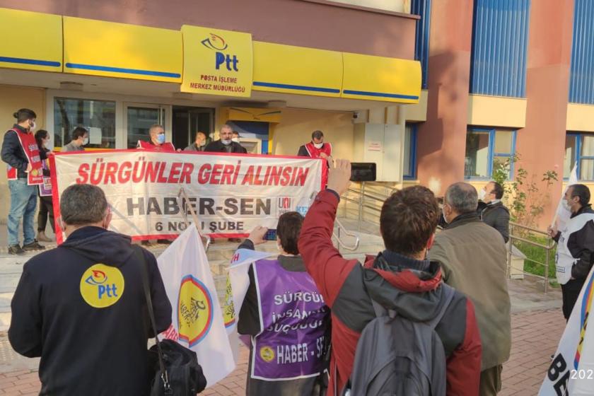 Haber-Sen 6 No’lu Şube İzmir Posta İşleme Müdürlüğü önünde, Haber-Sen Genel Sekreteri İbrahim Damatoğlu’nun sürgün edilmesini protesto etti.