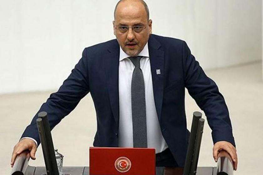 Ahmet Şık TBMM kürsüsünde konuşurken.