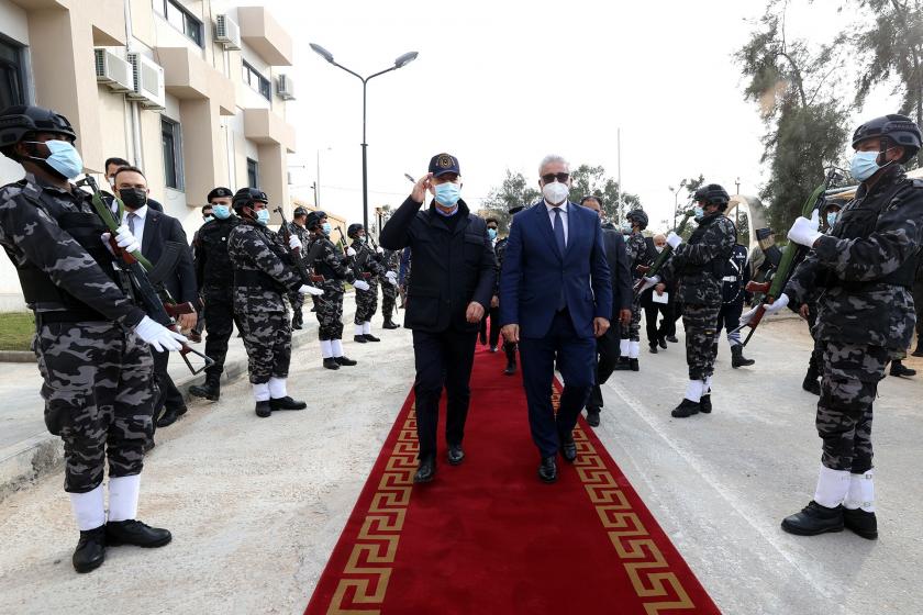 Milli Savunma Bakanı Hulusi Akar (solda yürüyen), beraberinde Genelkurmay Başkanı Orgeneral Yaşar Güler ve kuvvet komutanları ile resmi ziyarette bulunmak üzere geldiği Libya'da Tacura Polis Eğitim Merkezini de ziyaret etti. 