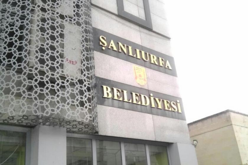 Şanlıurfa Büyükşehir Belediyesi binasının tabelası