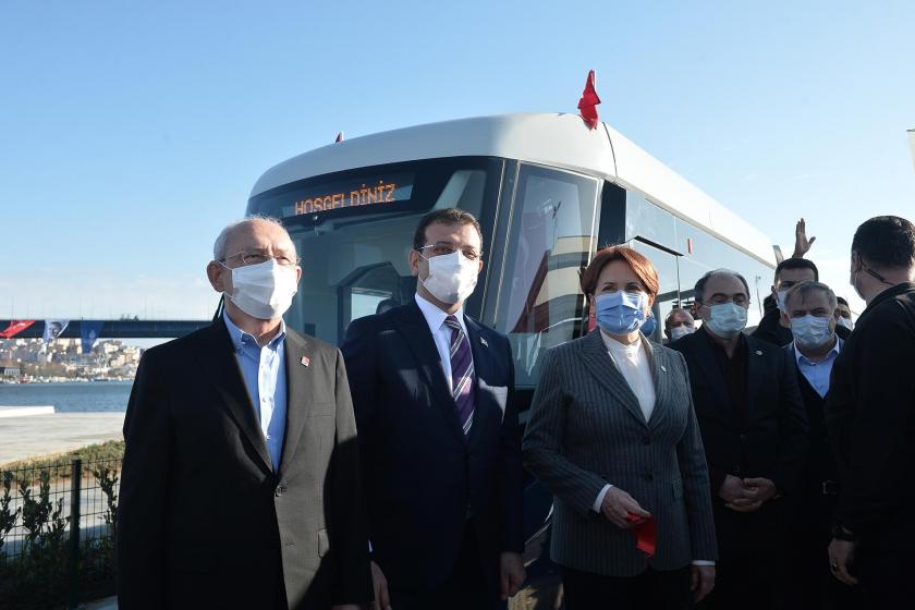 Tramvay önünde, Kılıçdaroğlu, İmamoğlu ve Akşener.