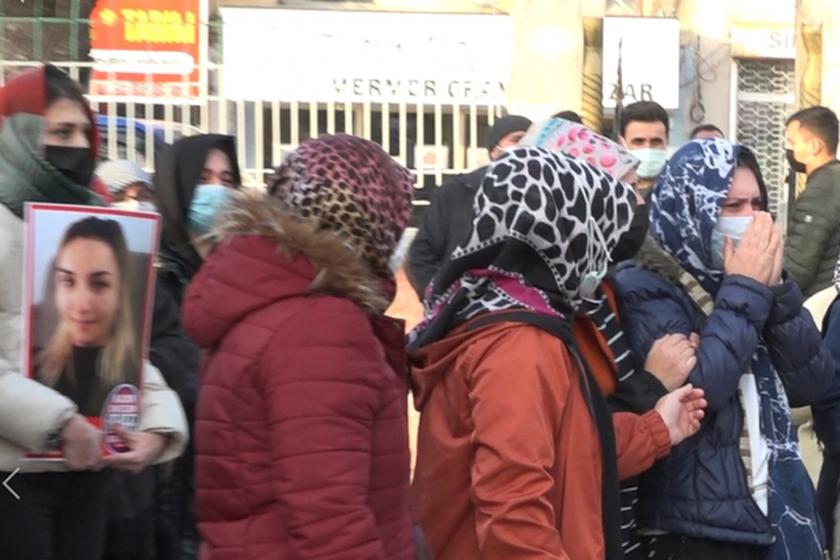 Çorum'da öldürülen Aslıhan Dal'ın cenaze töreninde çekilen bir fotoğraf.