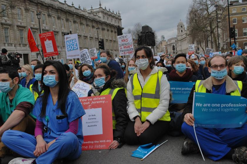 Londra'da sağlıkçıların eylemi