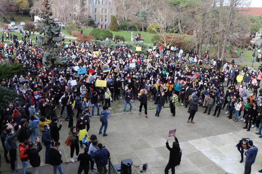 AKP'li Melih Bulu'nun Boğaziçi Üniversitesine kayyum rektör olarak atanmasının ardından Boğaziçi Üniversitesi öğrencilerinin gerçekleştirdiği protesto eylemlerinden bir fotoğraf.