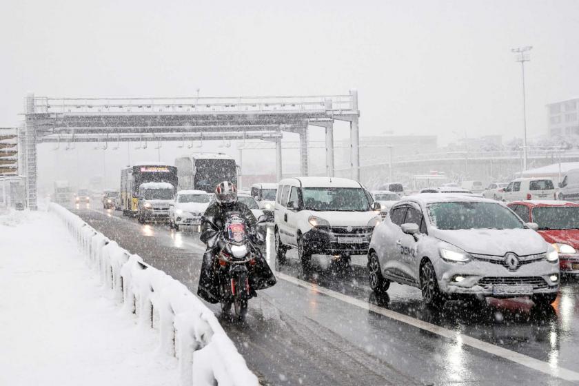 İstanbul'da haftanın ilk iş gününde kar trafiği, yoğunluk yüzde 85'e kadar çıktı