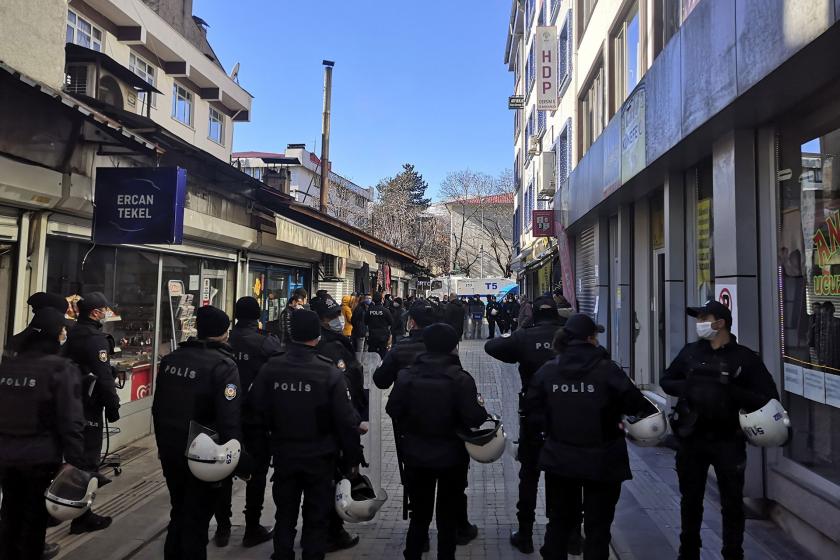 Dersim'de HDP'nin bulunduğu sokakta polis ablukası