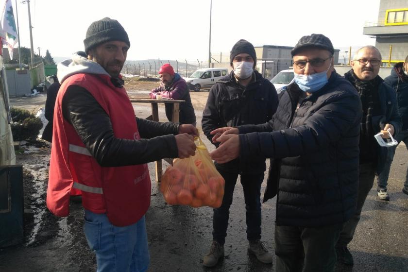 Hakları için çıktıkları grevde 28'inci günü geride bırakan Baldur işçilerini, 2009-2010 yılları arasında 1 yıla yakın süre direnen ve başarıya ulaşan GEA Klima işçileri ziyaret etti.