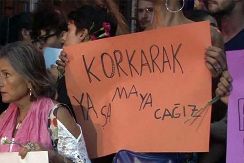 Trans cinayetlerini protesto eyleminde taşınan 