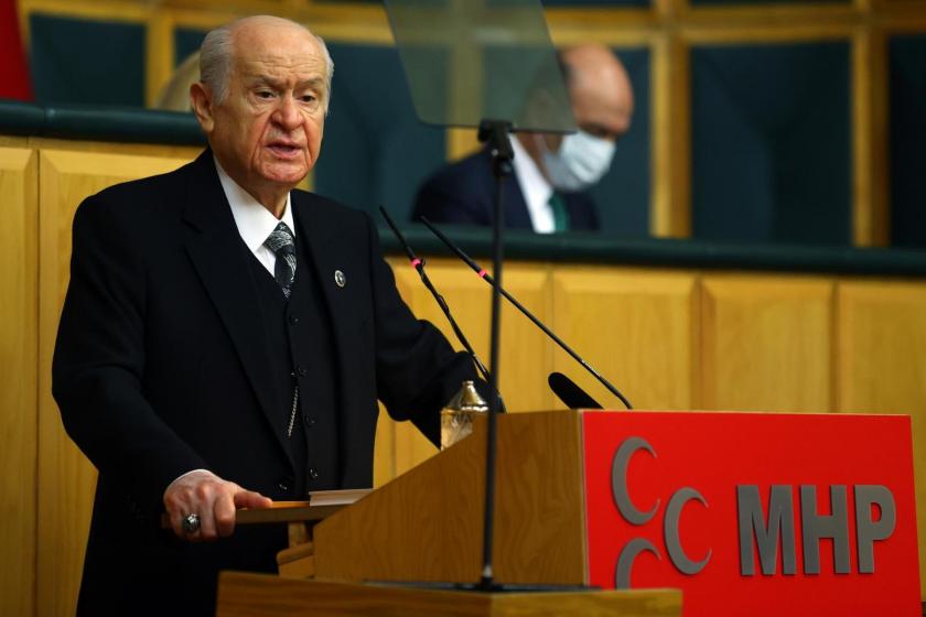 Devlet Bahçeli kürsüde konuşurken