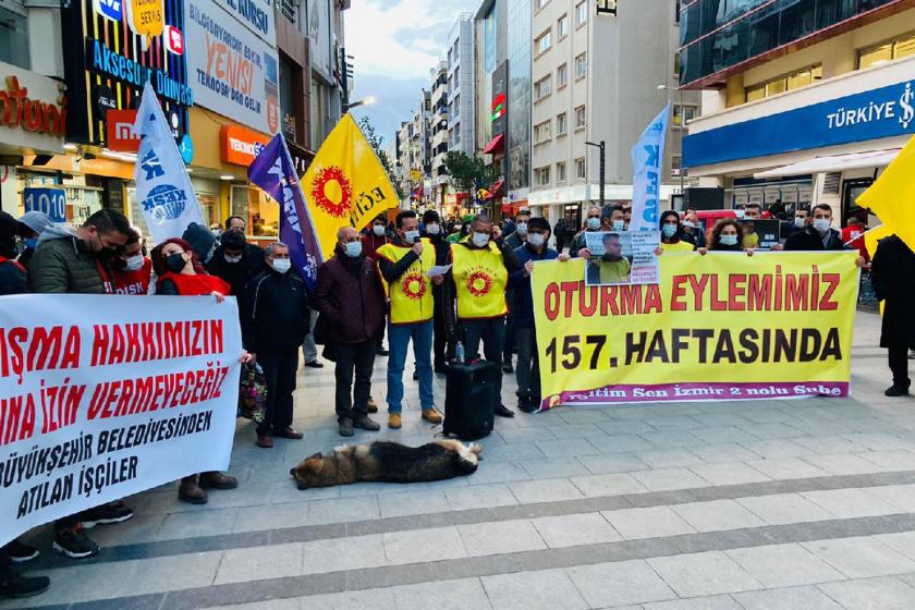 KESK İzmir Şubeler Platformu KHK ile ihraç edilen kamu emekçilerinin işlerine iadesi talebiyle Karşıya İskele karşısında basın açıklaması düzenledi. 