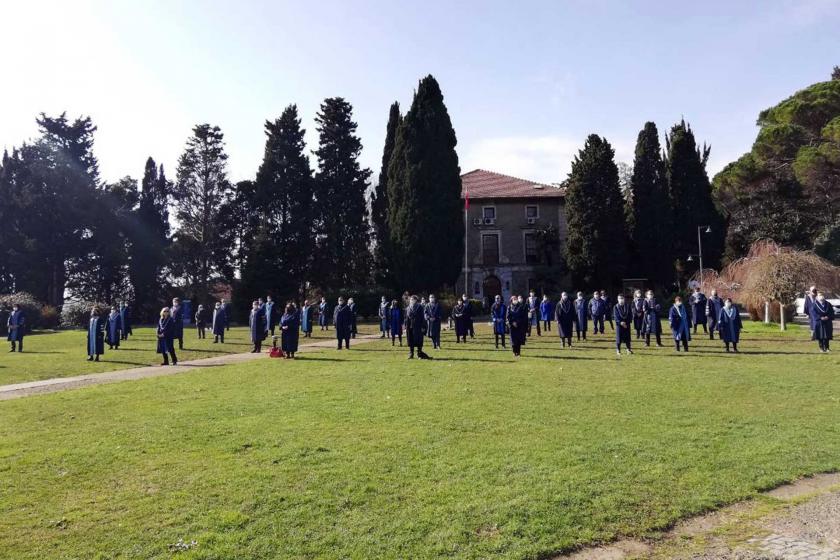 Boğaziçi Üniversitesi akademisyenleri kayyum rektör Melih Bulu'yu protesto etti