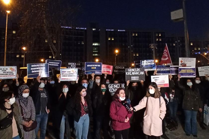 Kadıköy'deki Boğaziçi'ne destek eyleminde gözaltına alınan 2 öğrenci tutuklandı