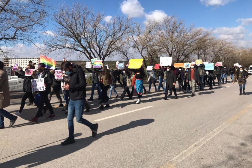 Hacettepe Üniversitesi öğrencileri Beykent kampüsünde protesto eylemi yaptı.