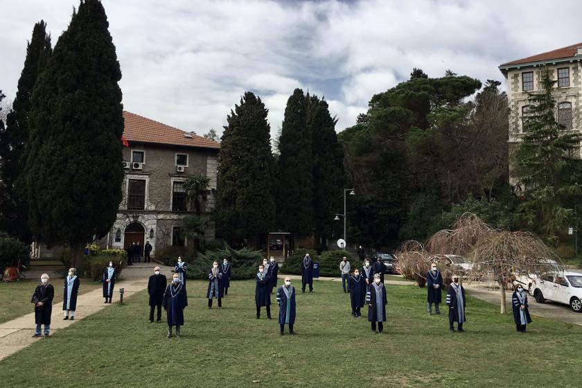 Boğaziçi Üniversitesi akademisyenleri rektörlüğe sırtını çevirdi