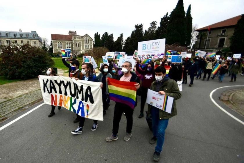 Boğaziçi'nde LGBTİ+ Araştırmaları Kulübünün kapatılması protesto edildi