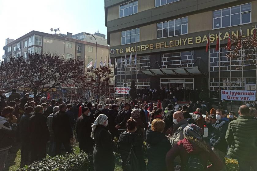 Maltepe Belediyesi önünde grev için toplananlar