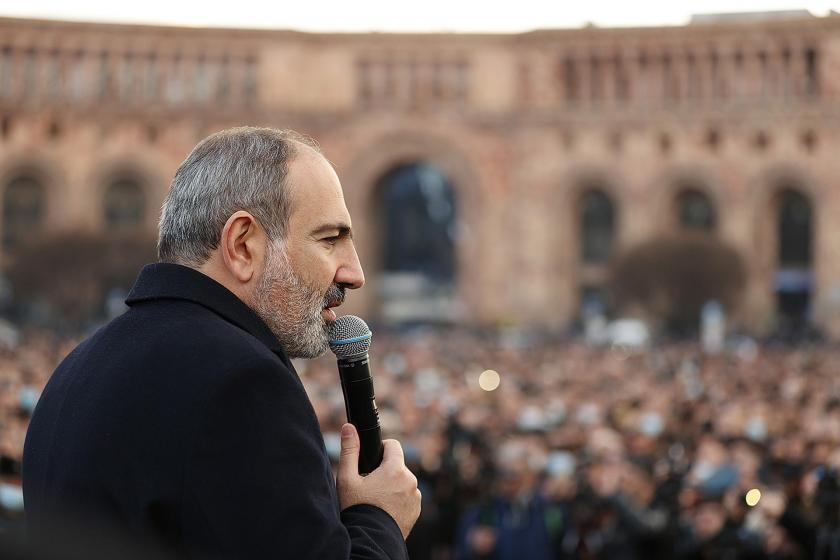 Ermenistan'da darbe girişimi ardından iktidar ve muhalefet kanadı mitingler düzenledi.