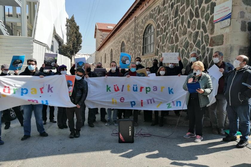 Kültürpark imar planına ilişkin basın açıklaması, kültürpark hepimizin yazılı pankartı tutanlar