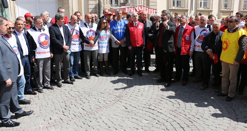 İzmir’de ortak 1 Mayıs için bildiri dağıtımı